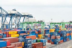 Exports decreased by 1.8% and imports increased by 4.7% in nominal terms