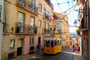 In Lisboa the housing price acceleration was less expressive than in the country, as in the previous quarter